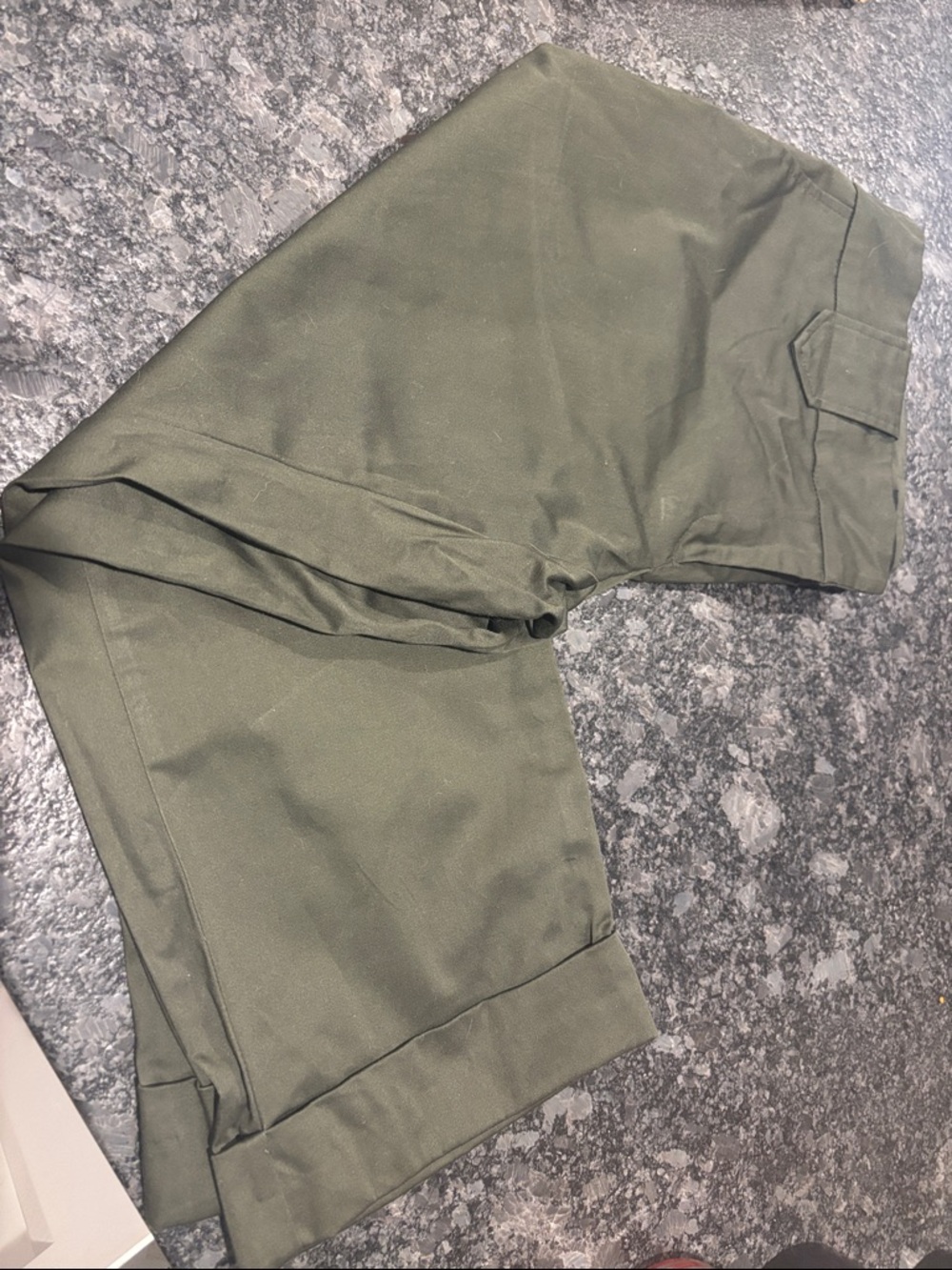 NWOT The Limited Olive Green Drew Fit Capris - Picture 1 of 3